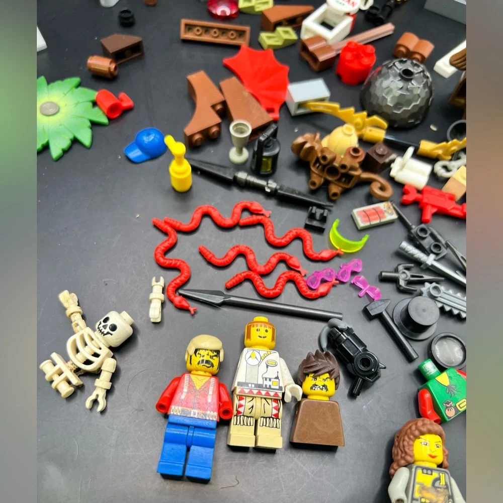 LEGO Assorted‎ Minifigures and Accessories Set-Weapons, Snakes, etc